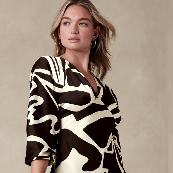 Banana Republic Blouson-Sleeve Satin-Shine Midi Dress in B&W Stonewash, Size 14 - Picture 2 of 6